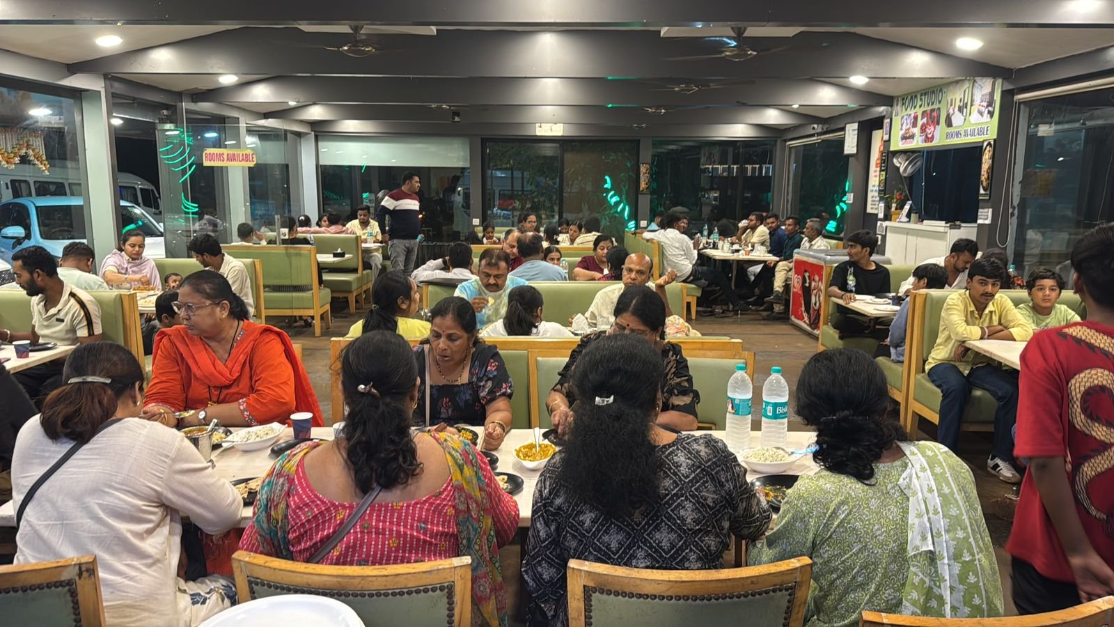 Food Studio Pure Veg dining hall in Mahabaleshwar